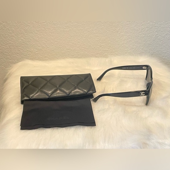 Chanel square sunglasses, black frame, polarized. Only worn twice! - Picture 2 of 4